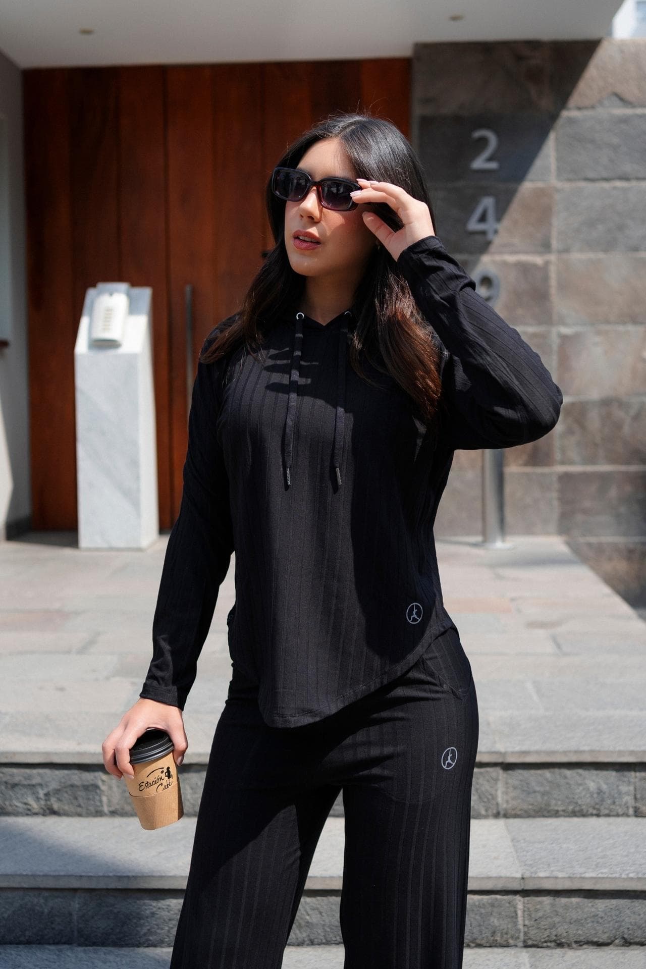 Pack Negro: 01 set overtrip + 01 set agora (casaca, cargo, polera y palazzo)