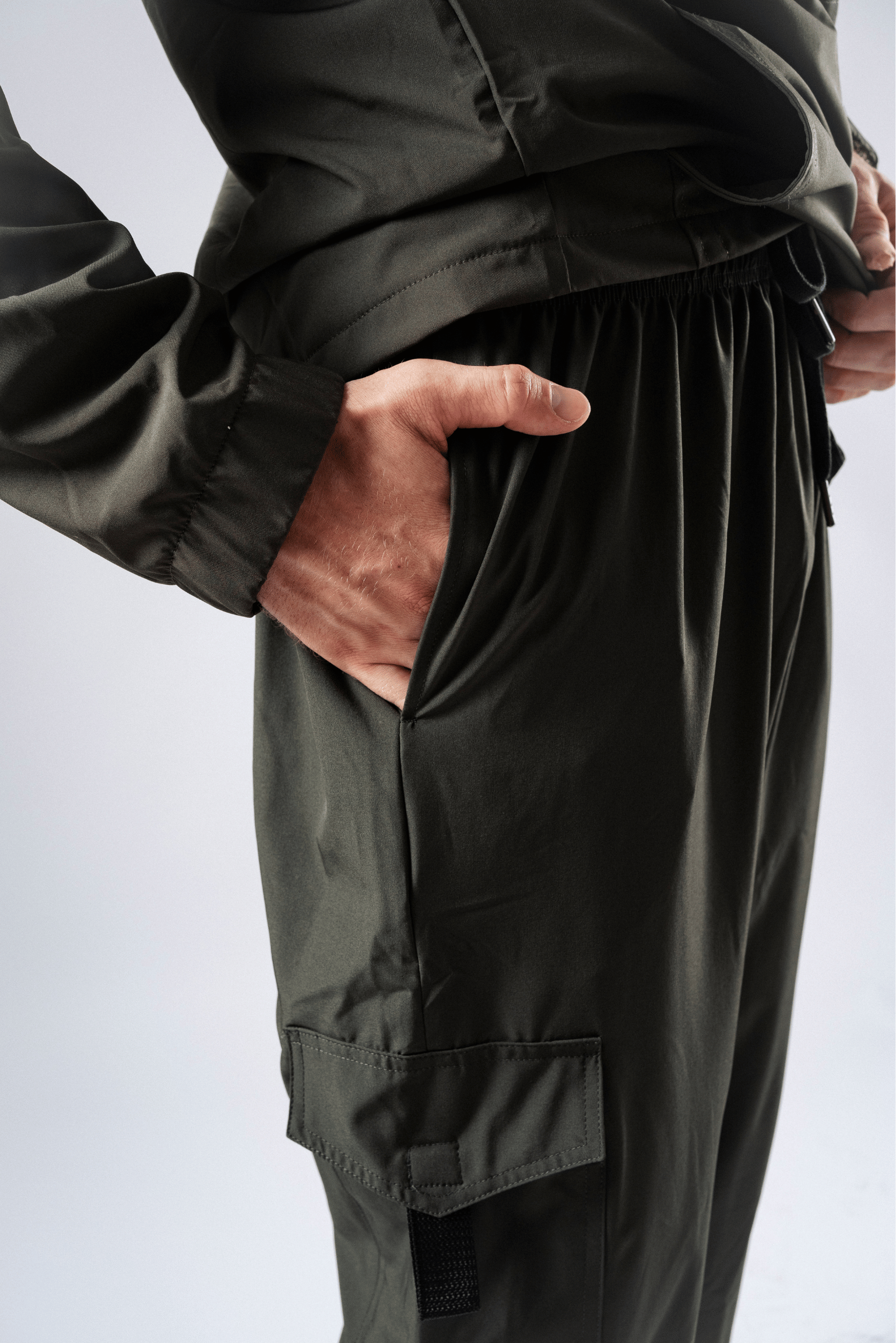 PANTALON CARGO EXPLORER VERDE MILITAR