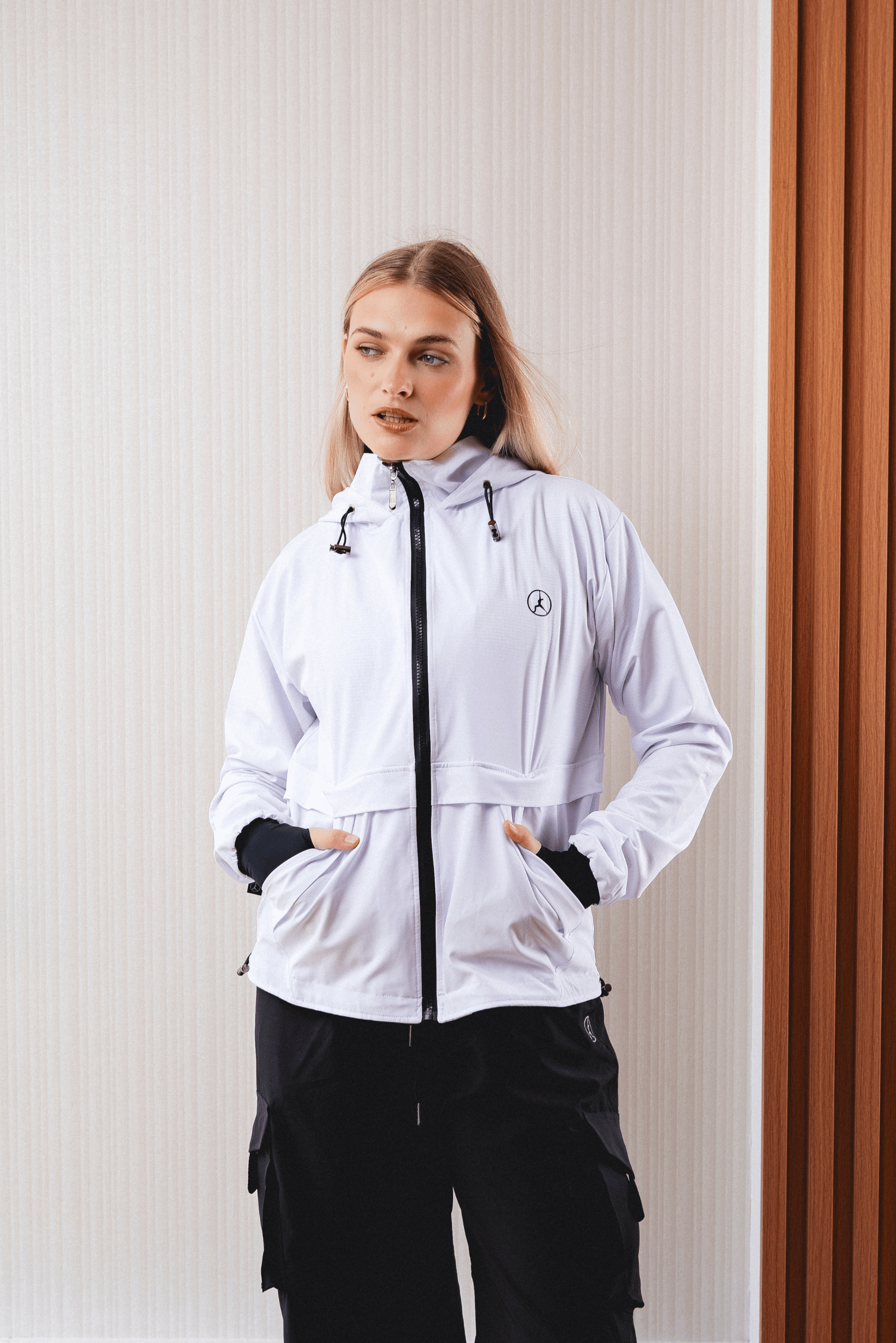 CASACA CORTAVIENTO OVERTRIP WHITE