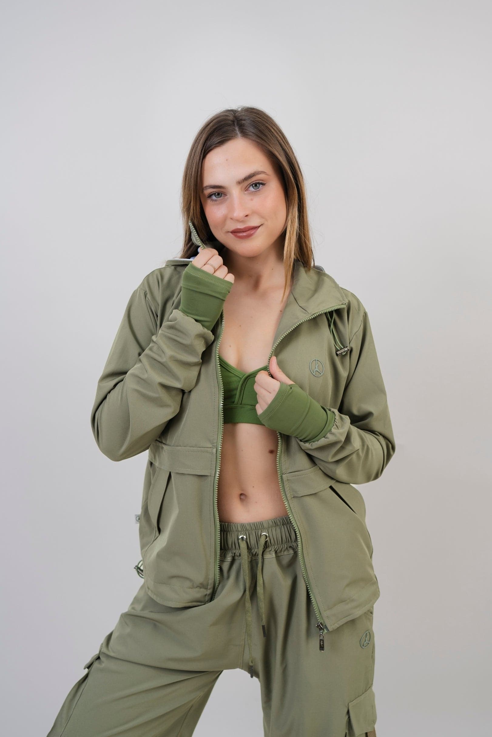 CASACA CORTAVIENTO OVERTRIP OLIVO