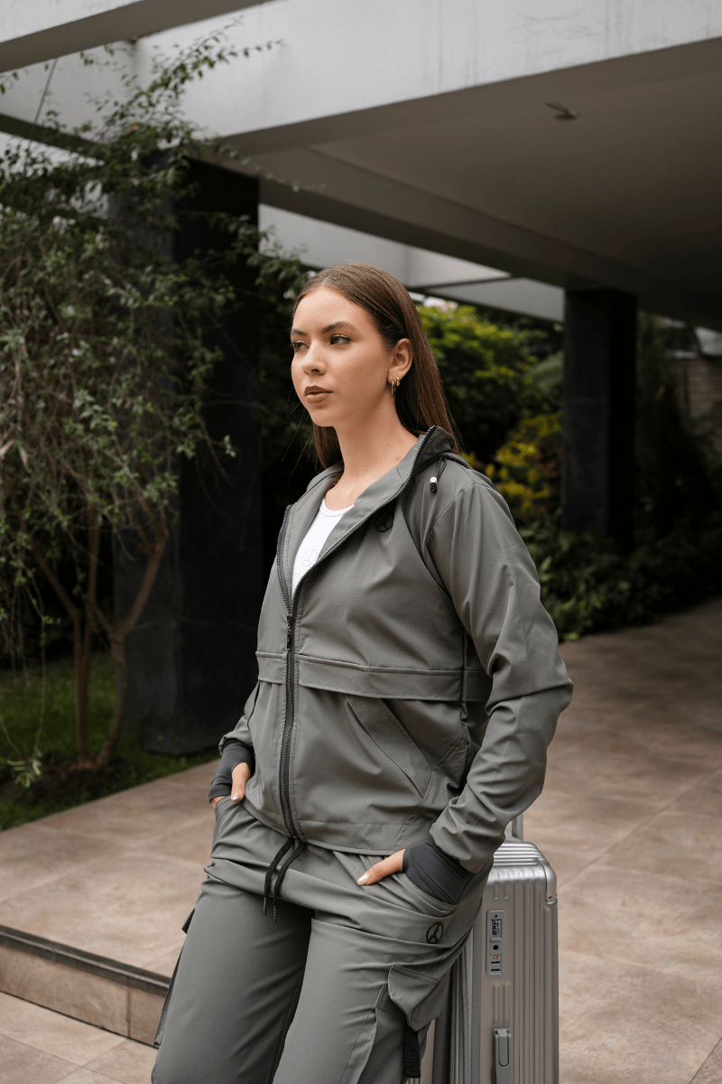 SET OVERTRIP GRIS ARENA (CASACA + CARGO)