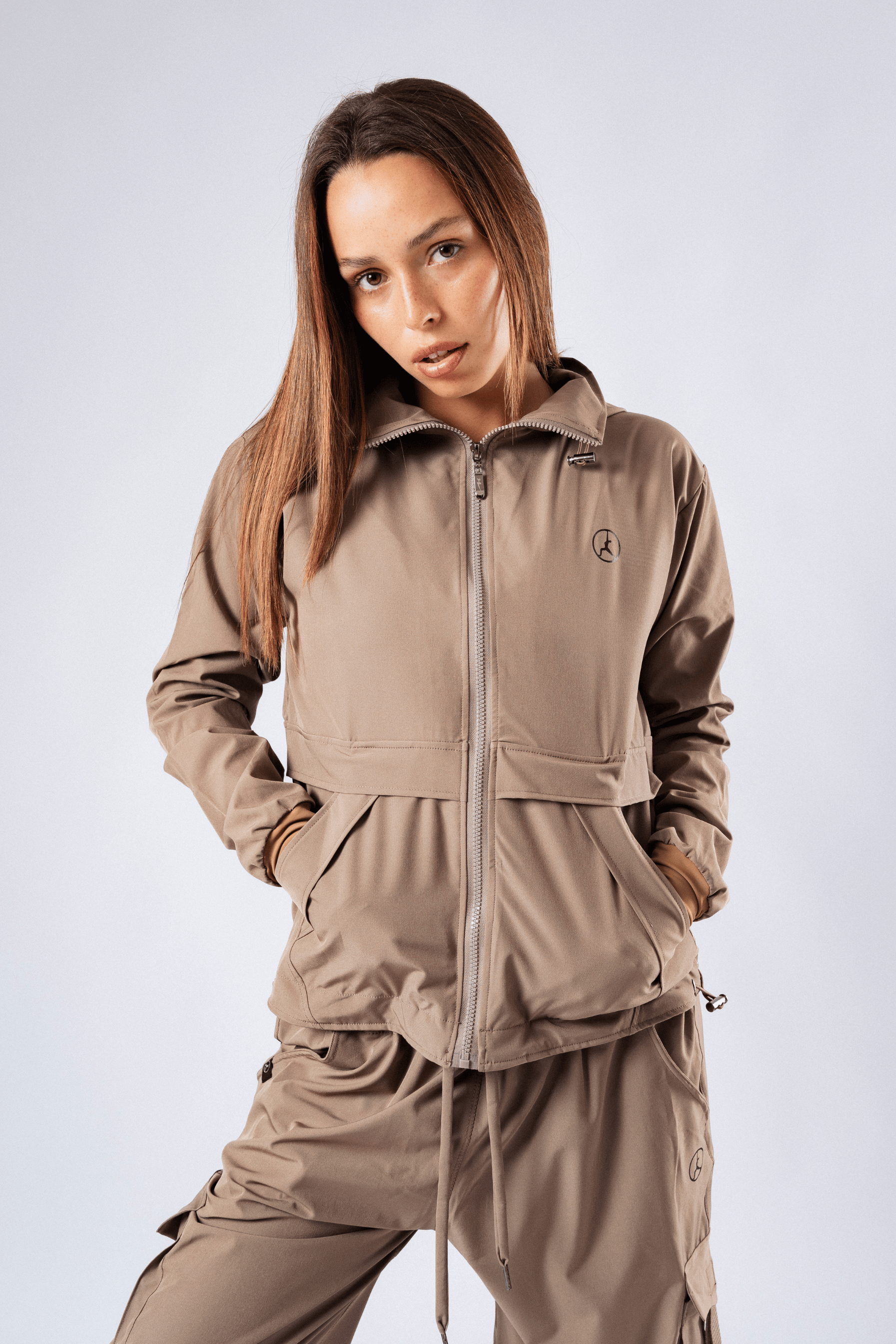 CASACA CORTAVIENTO OVERTRIP CAPUCCINO