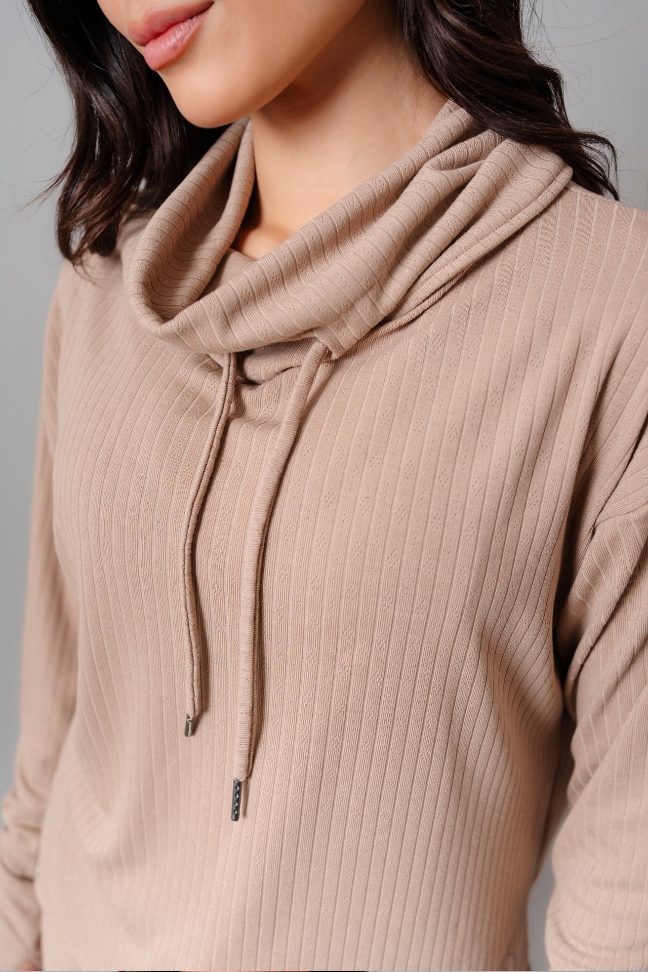 POLERA CUELLO ALTO COMFY BEIGE