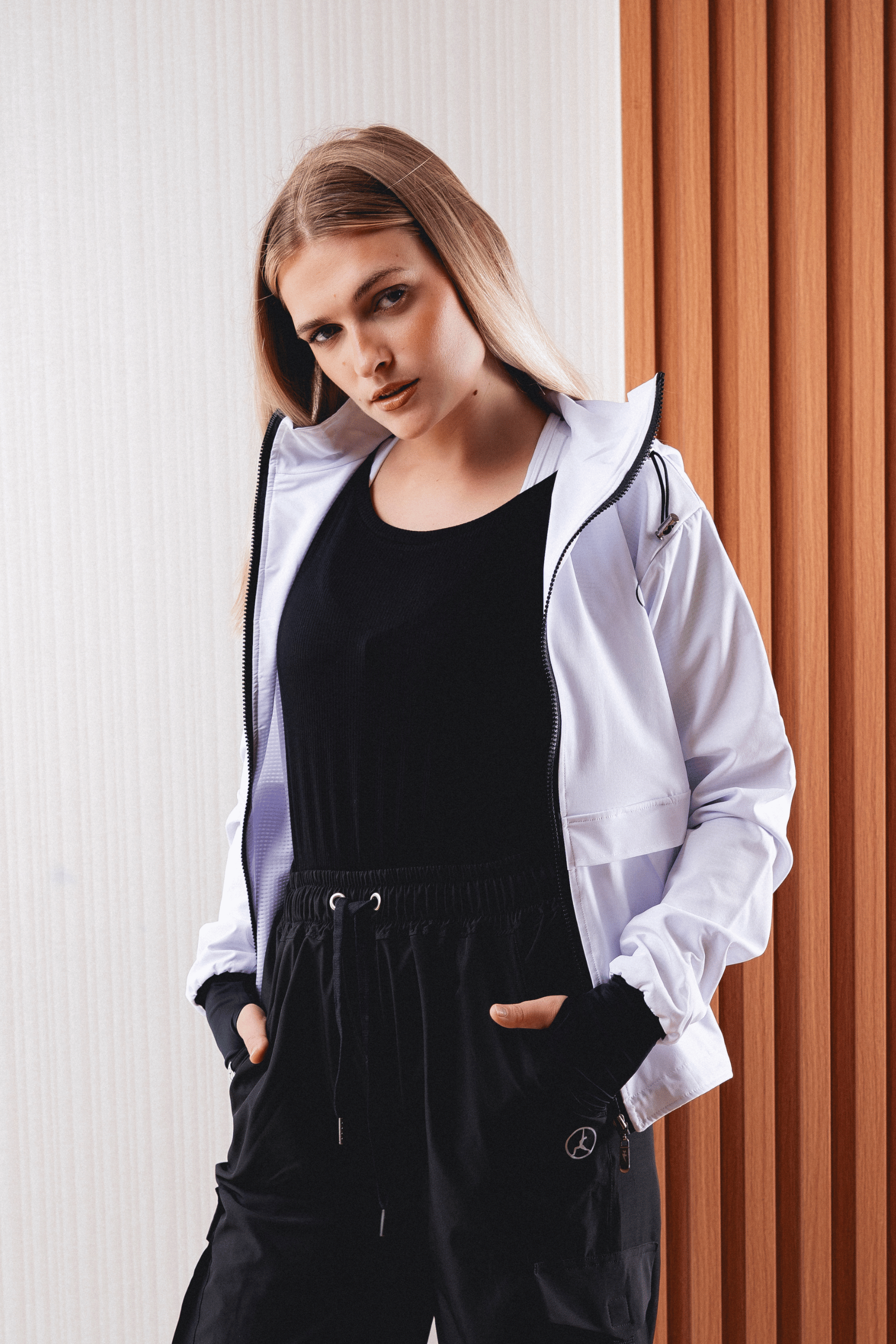 CASACA CORTAVIENTO OVERTRIP WHITE