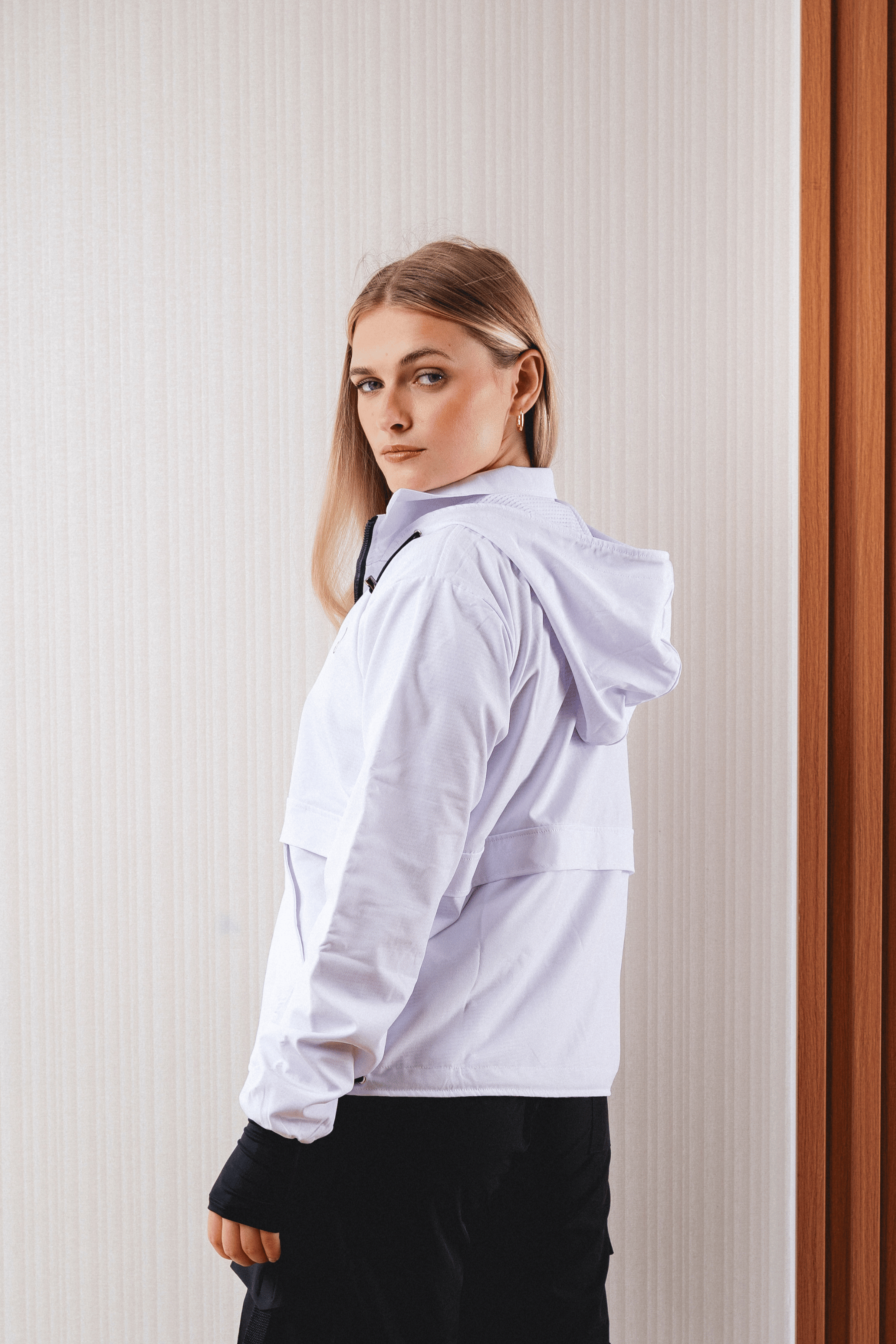 CASACA CORTAVIENTO OVERTRIP WHITE