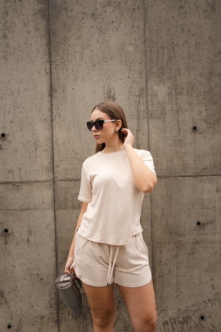 SET COMFORT BEIGE (SHORT Y POLO)