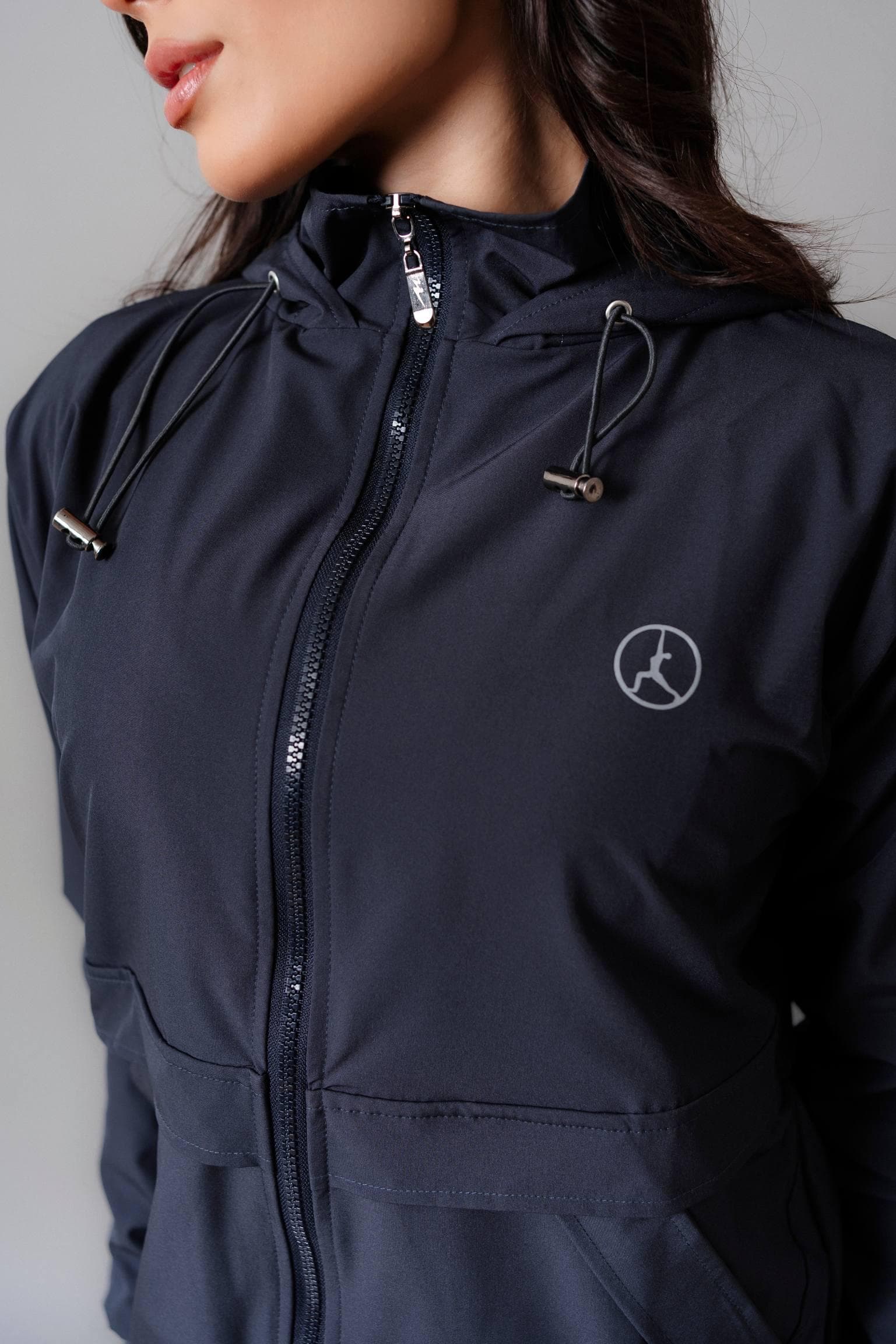 CASACA CORTAVIENTO OVERTRIP GRIS OSCURO