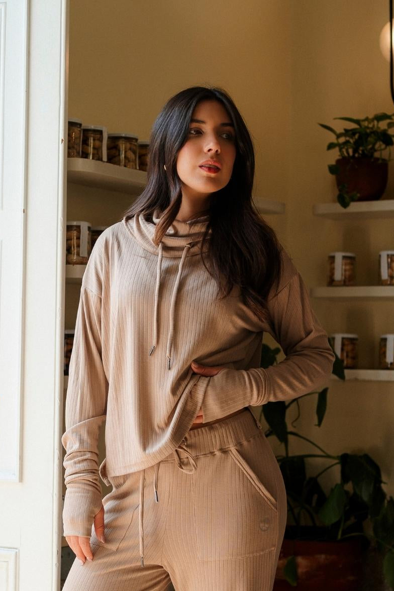 POLERA CUELLO ALTO COMFY BEIGE