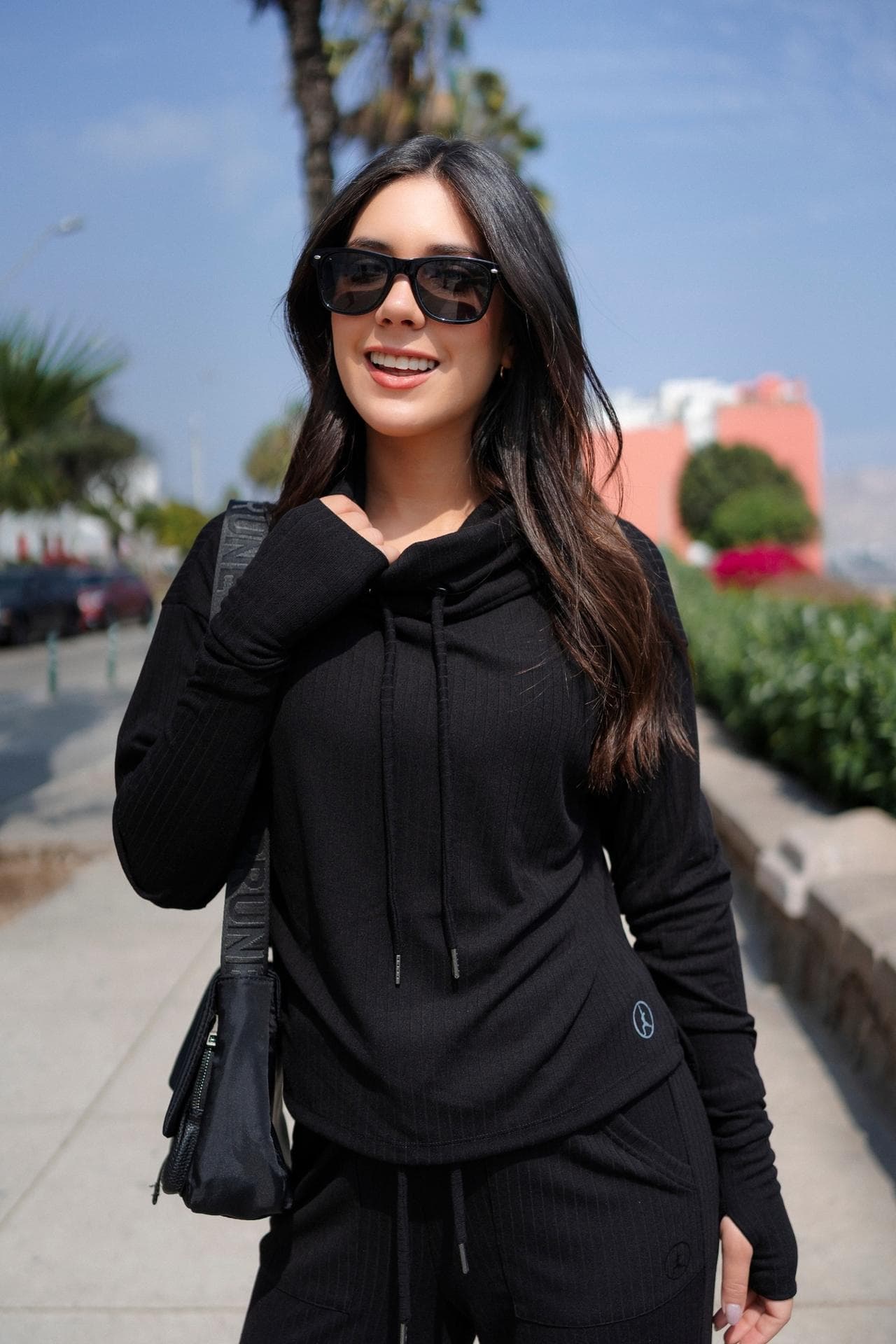 POLERA CUELLO ALTO COMFY NEGRO