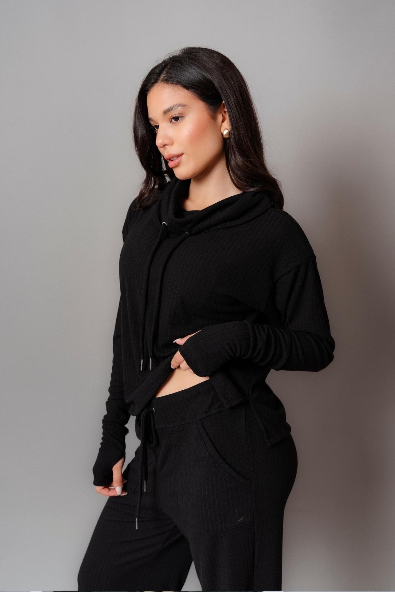 POLERA CUELLO ALTO COMFY NEGRO