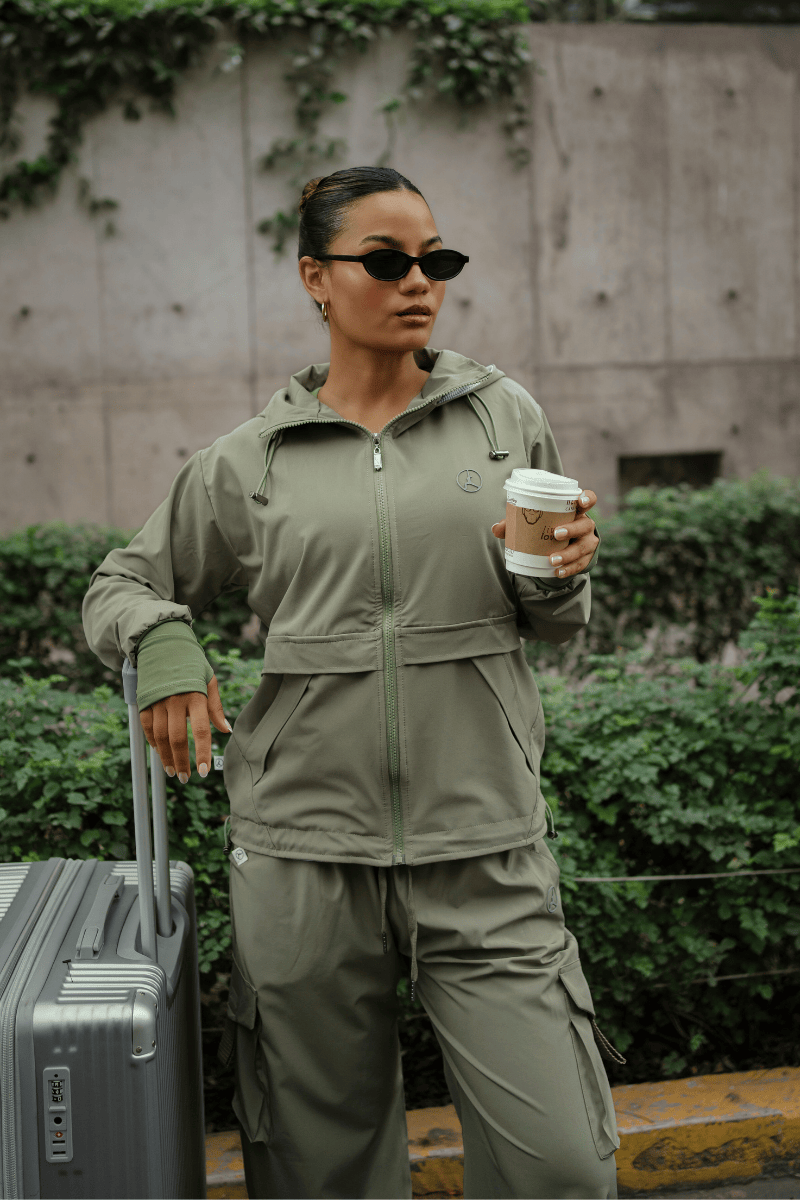 Pack Olivo: 01 set overtrip + 01 polo comfort (casaca, cargo, polo)